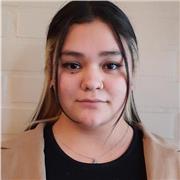 Estudiante de traducción dicta clases de inglés básico para niños